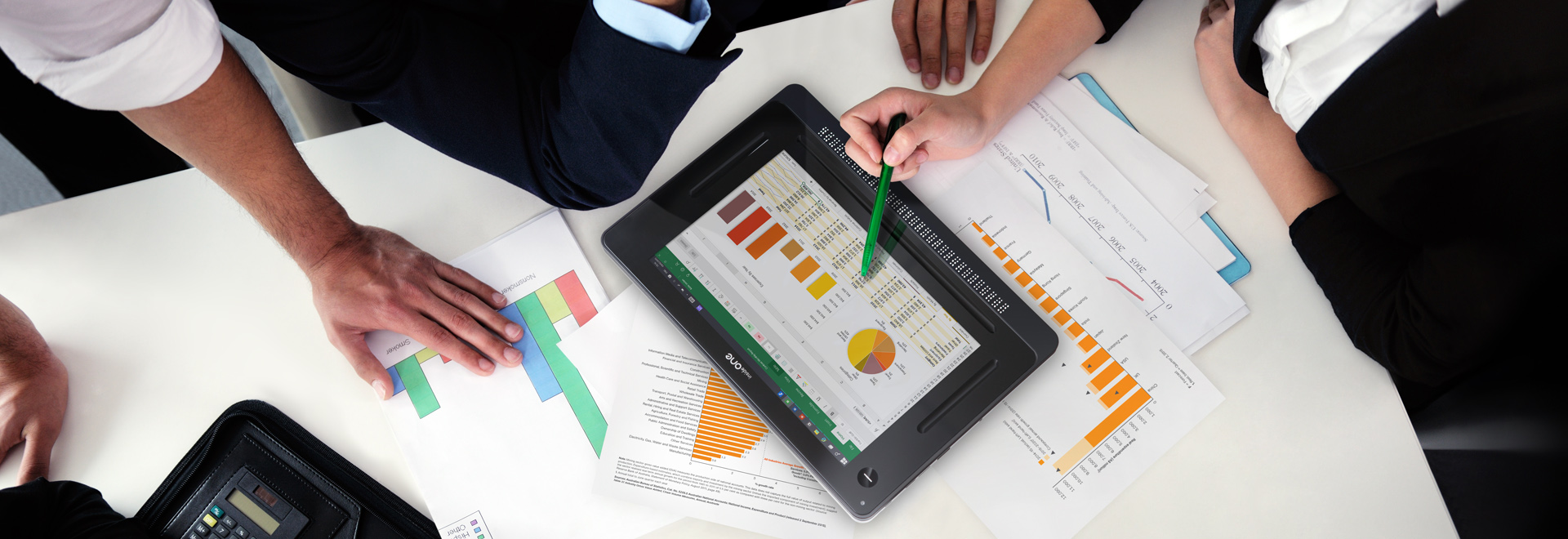 The picture shows insideONE on a meeting table with statistical tables on the screen.